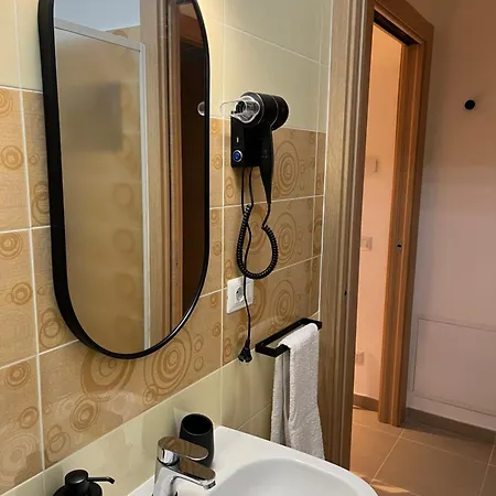 Santa Chiara Apartment *